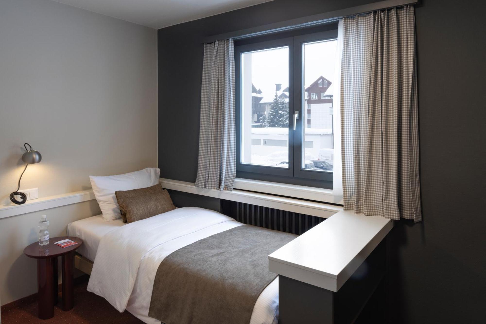Hotel Bergidyll - Riders Haven Self Check-In Hotel Andermatt Buitenkant foto