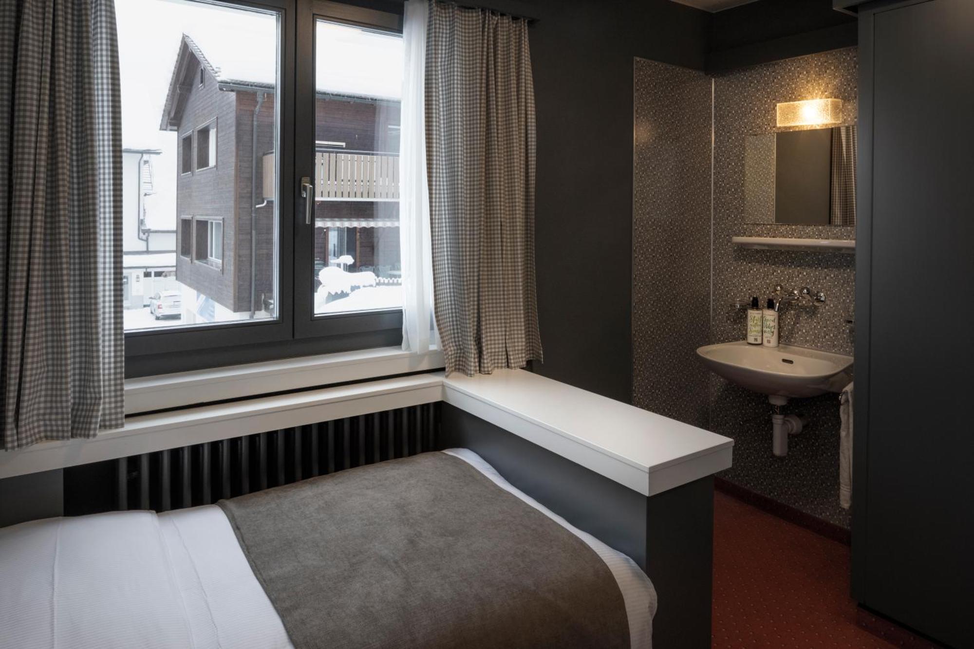 Hotel Bergidyll - Riders Haven Self Check-In Hotel Andermatt Buitenkant foto