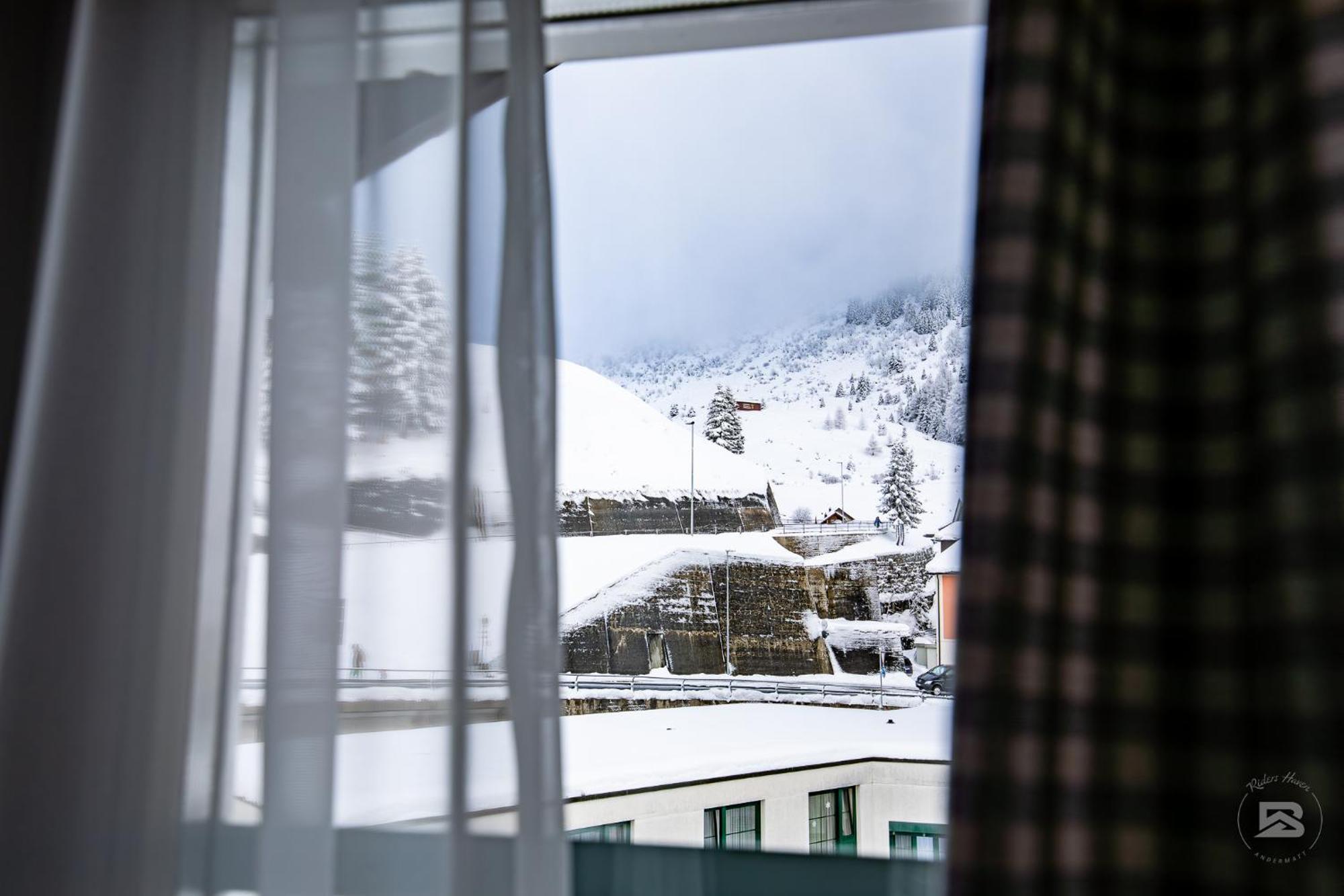 Hotel Bergidyll - Riders Haven Self Check-In Hotel Andermatt Buitenkant foto